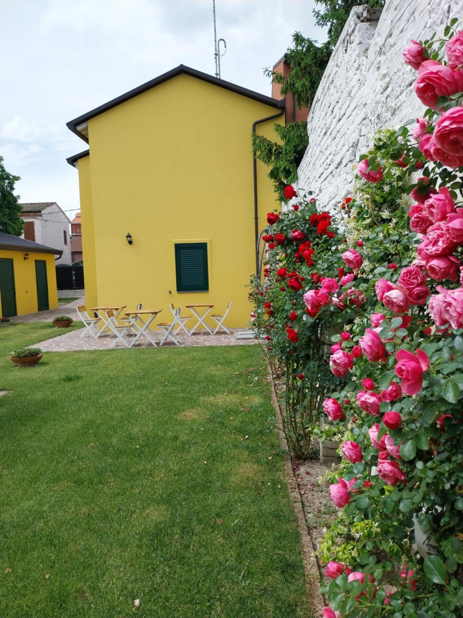 B&B La Casa Gialla Ravenna Bagian luar foto